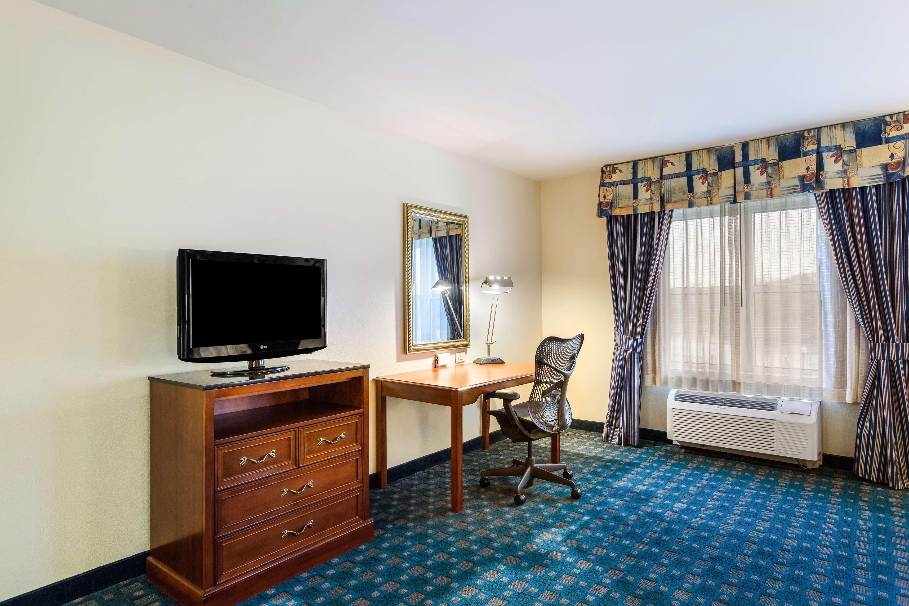 Hilton Garden Inn Suffolk Riverfront Екстер'єр фото