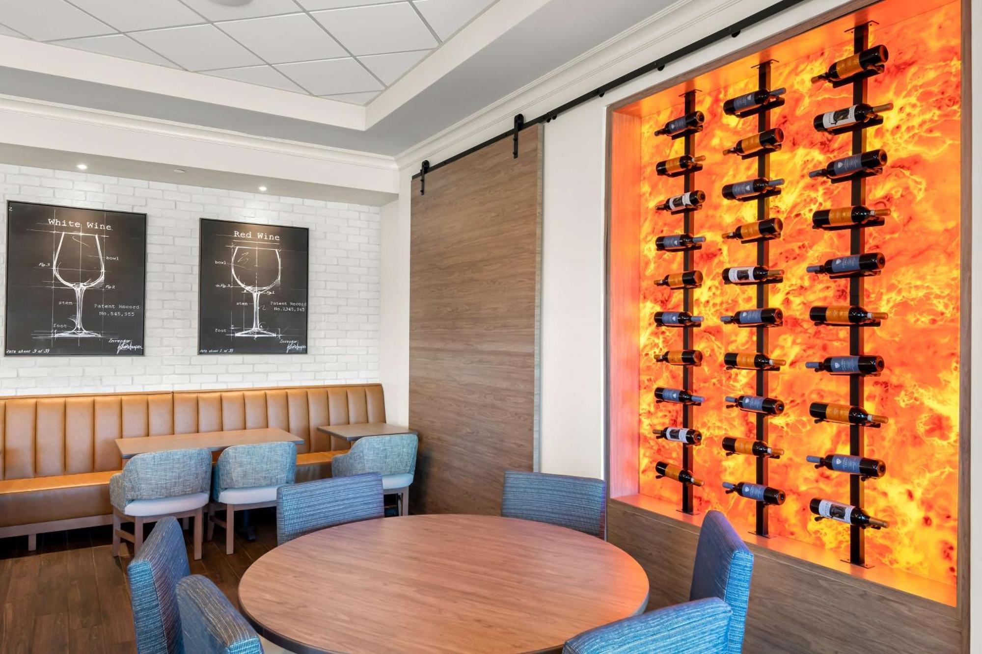 Hilton Garden Inn Suffolk Riverfront Екстер'єр фото